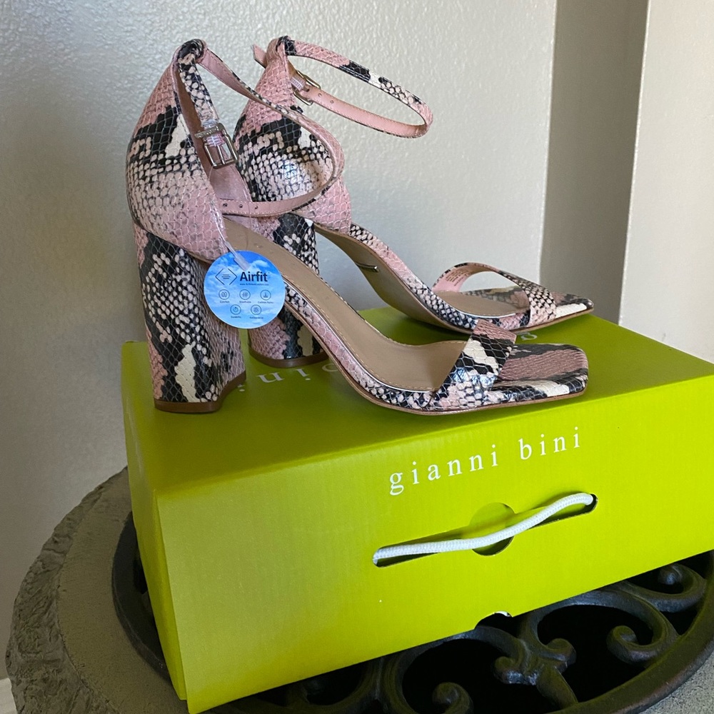 Never been worn Gianni Bini Maileigh Leather Square Toe Block Heel Dress Sandal